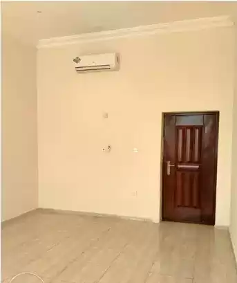 Wohn Klaar eigendom 2 Schlafzimmer U/F Wohnung  zu vermieten in Al Sadd , Doha #7123 - 1  image 